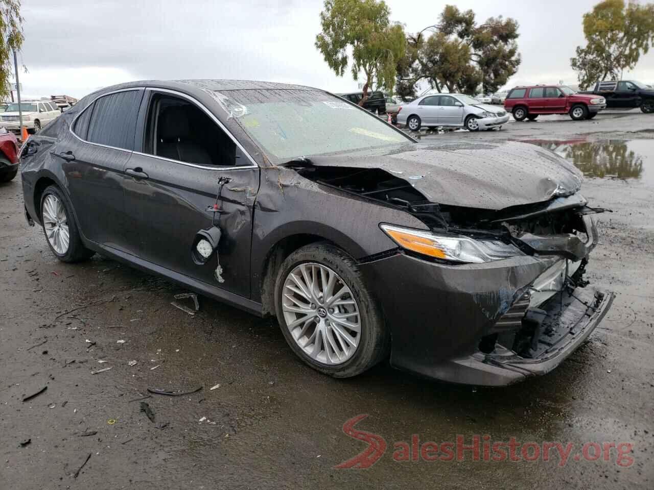 4T1B11HK8JU107370 2018 TOYOTA CAMRY