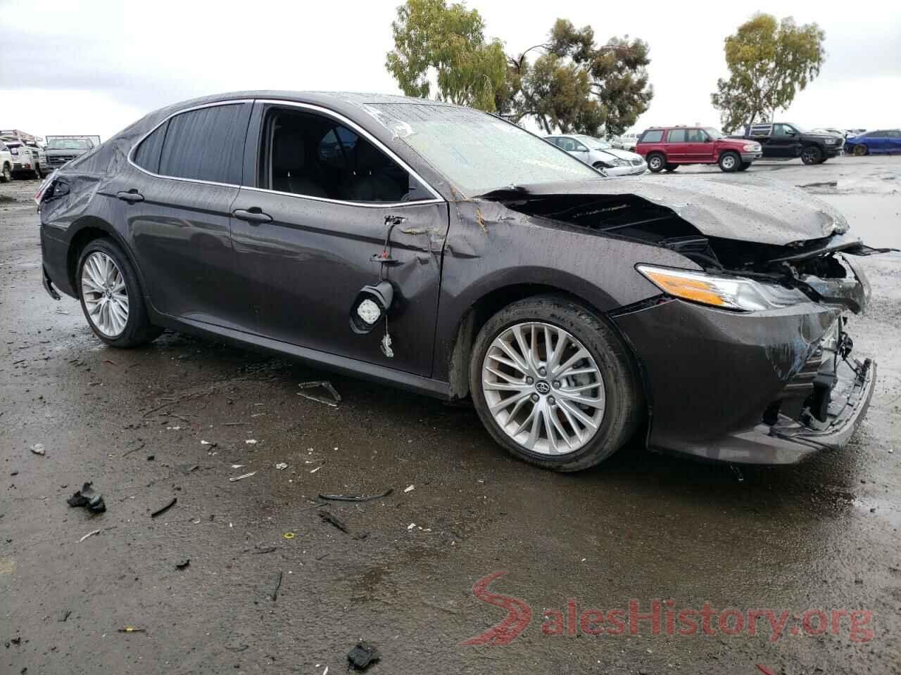 4T1B11HK8JU107370 2018 TOYOTA CAMRY