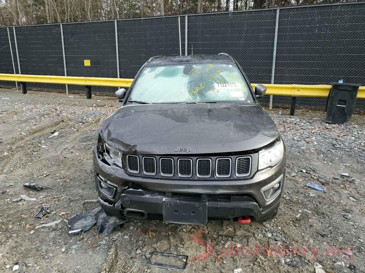 3C4NJDDB9JT116212 2018 JEEP COMPASS