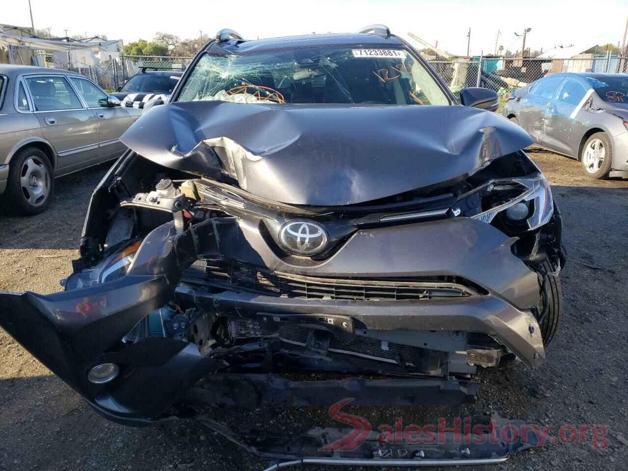 JTMRFREV9HJ708574 2017 TOYOTA RAV4