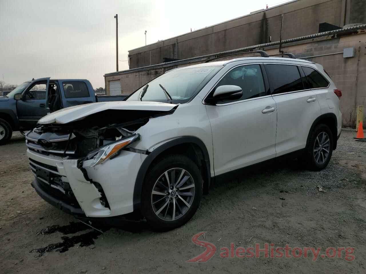 5TDJZRFH3KS608364 2019 TOYOTA HIGHLANDER