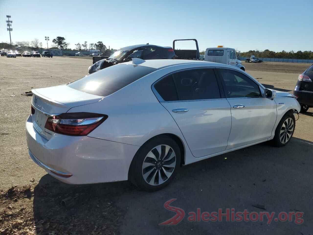 JHMCR6F55HC017832 2017 HONDA ACCORD