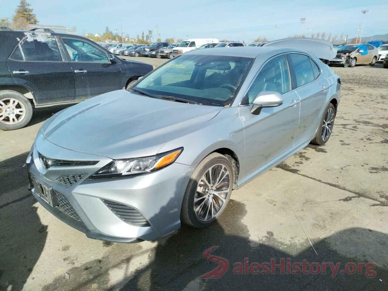 4T1B11HK9JU664241 2018 TOYOTA CAMRY