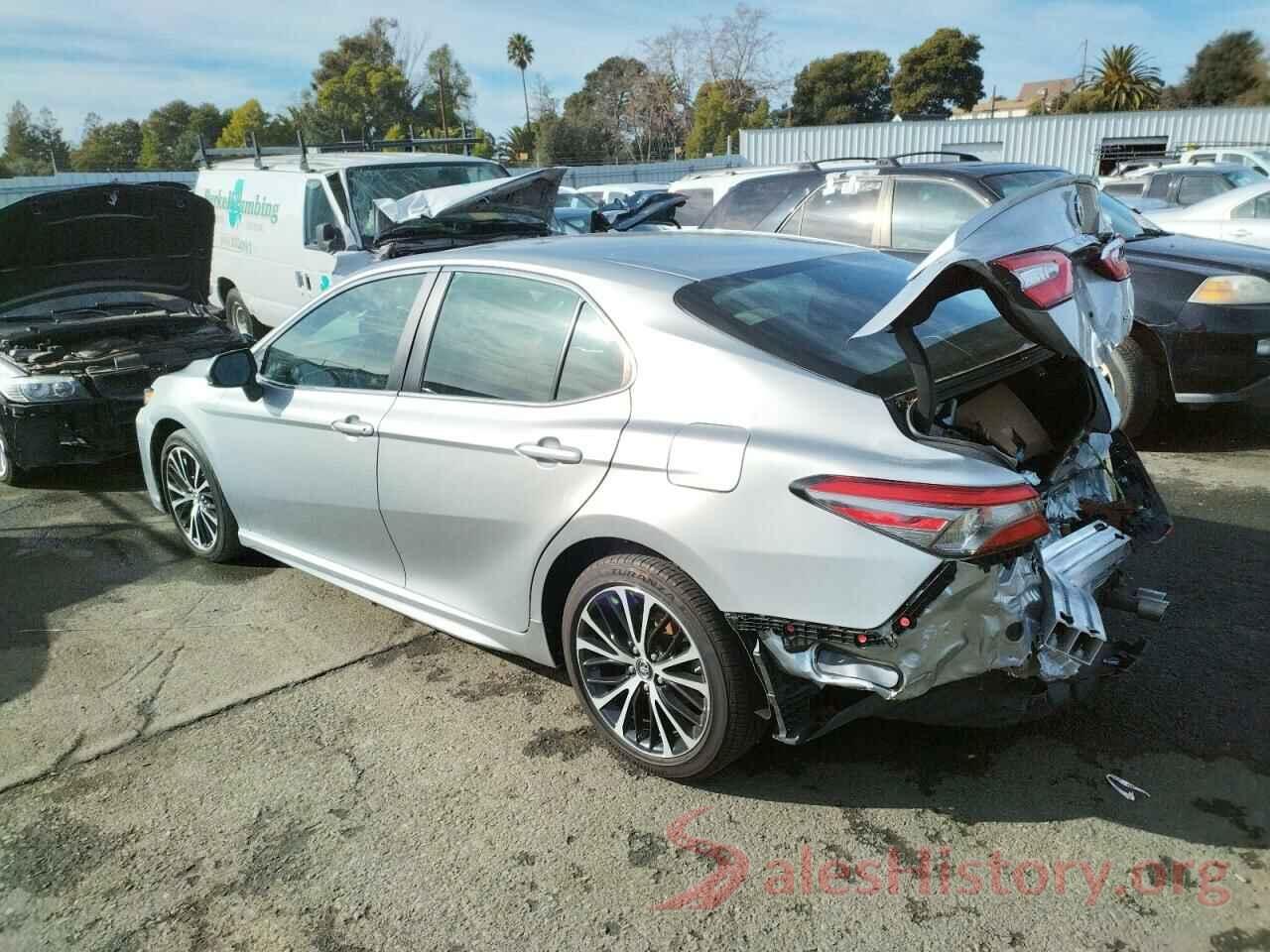 4T1B11HK9JU664241 2018 TOYOTA CAMRY