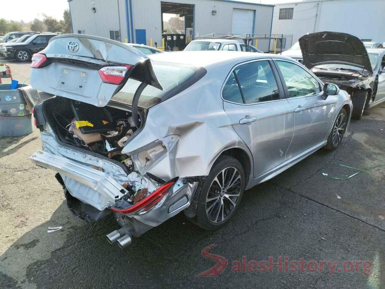 4T1B11HK9JU664241 2018 TOYOTA CAMRY