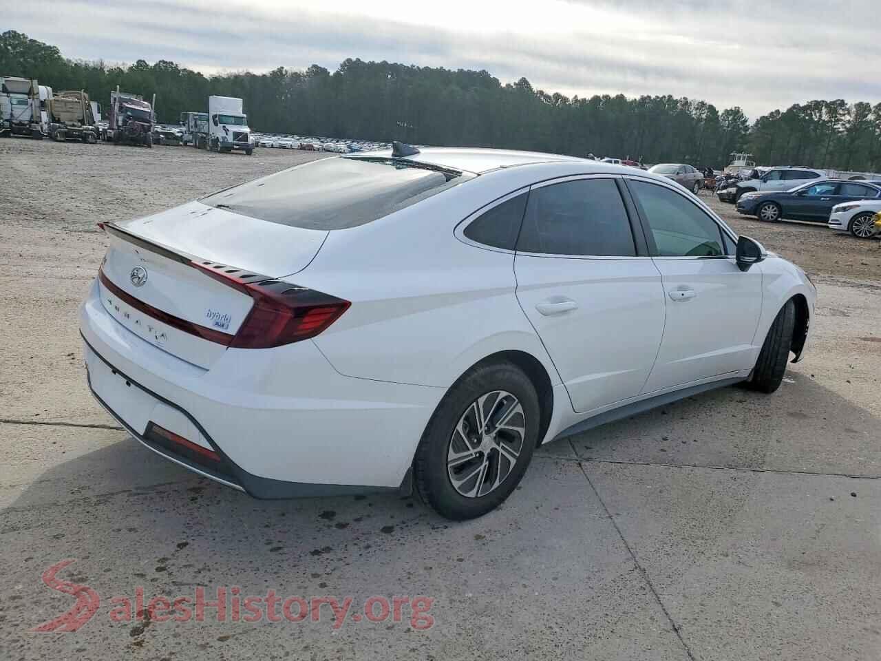 2023 HYUNDAI SONATA VIN KMHL24JJ4PA073295, right side view