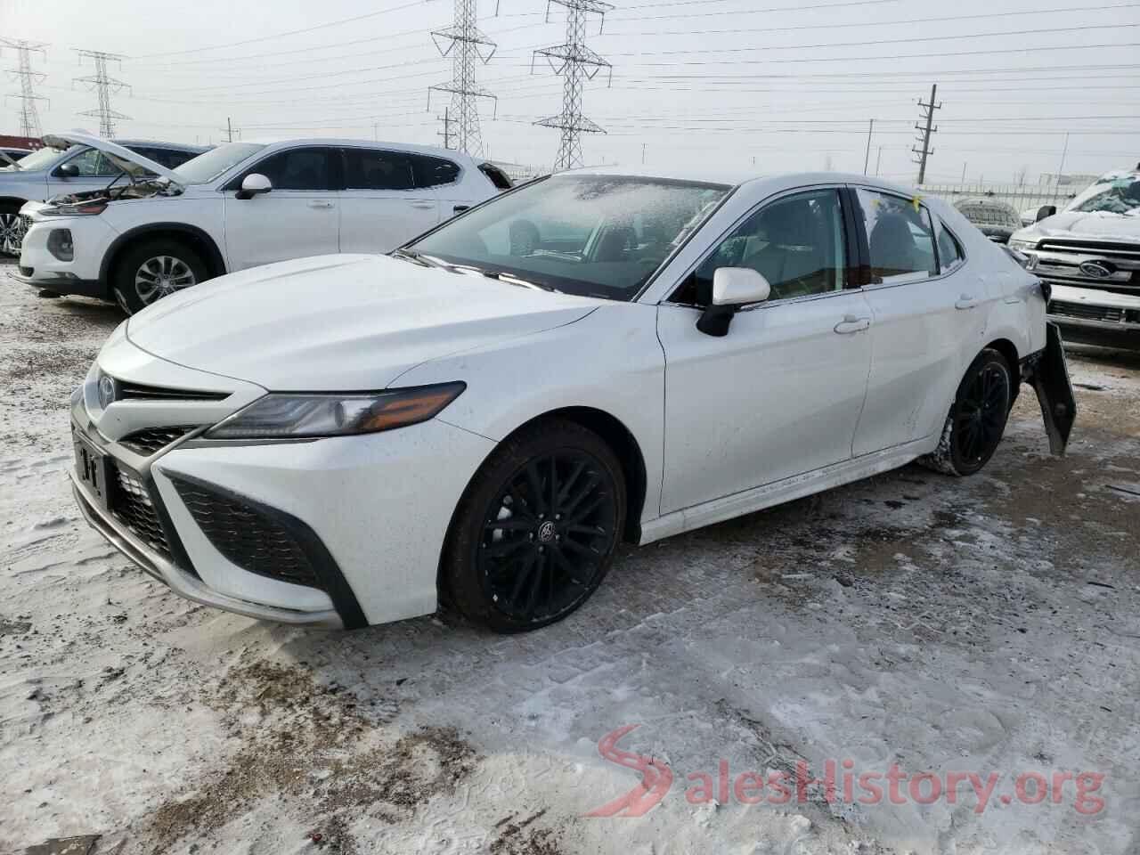 4T1K31AKXNU593044 2022 TOYOTA CAMRY