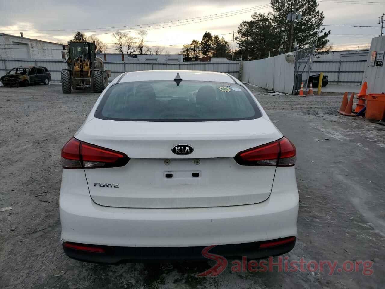 3KPFK4A76HE085811 2017 KIA FORTE