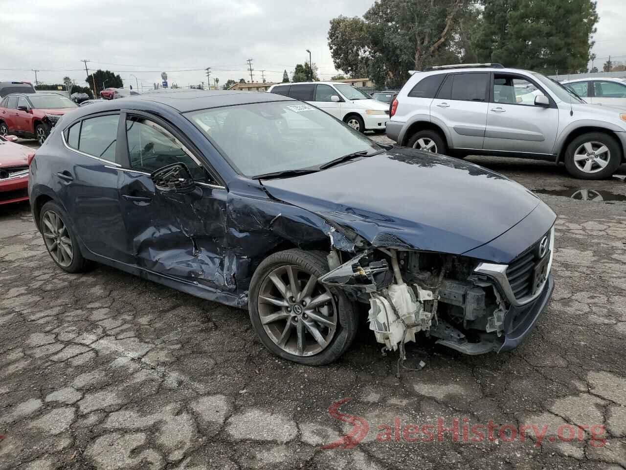 3MZBN1L36JM229073 2018 MAZDA 3