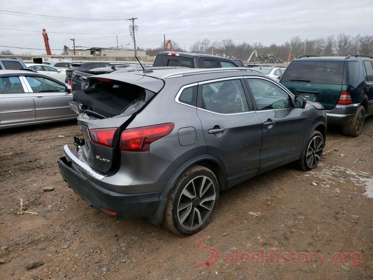 JN1BJ1CRXJW600743 2018 NISSAN ROGUE