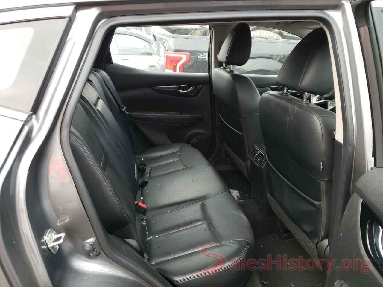 JN1BJ1CRXJW600743 2018 NISSAN ROGUE