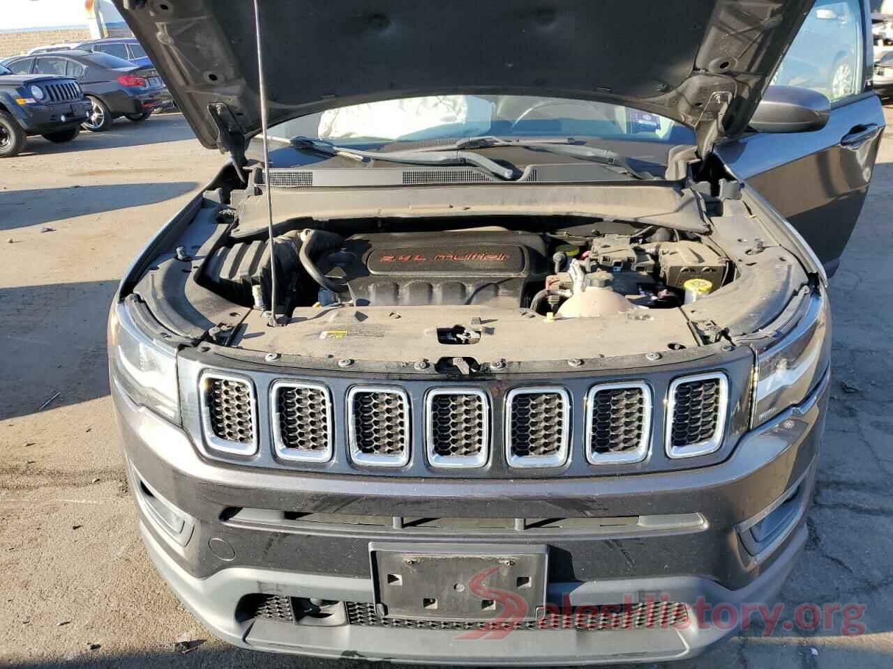 3C4NJDBB5JT117859 2018 JEEP COMPASS