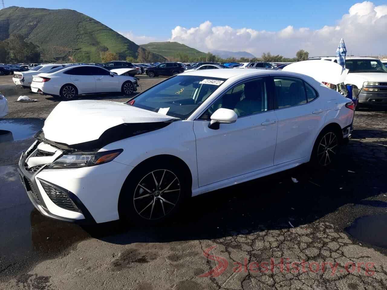 4T1G11AK4NU645201 2022 TOYOTA CAMRY