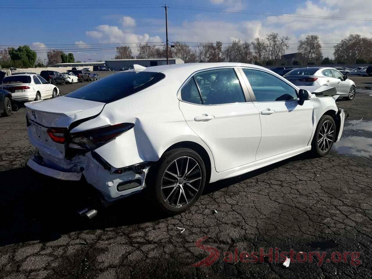 4T1G11AK4NU645201 2022 TOYOTA CAMRY