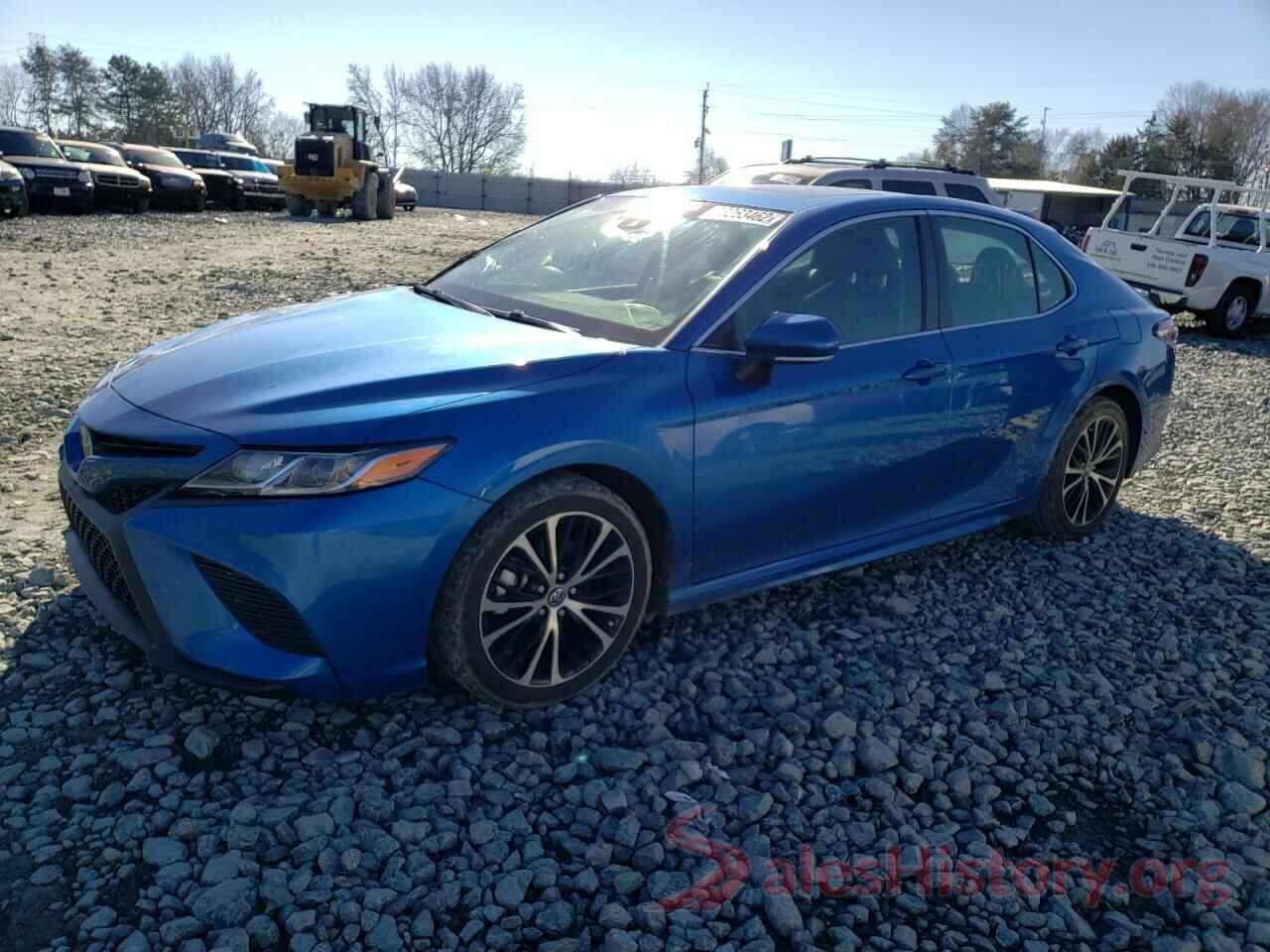 4T1B11HK2JU100379 2018 TOYOTA CAMRY