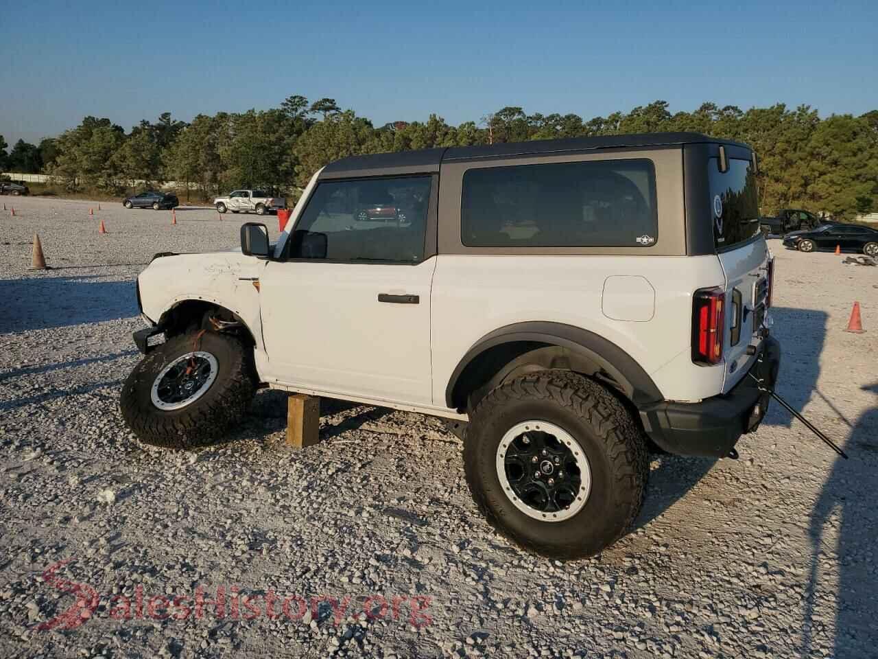 2023 FORD BRONCO VIN 1FMDE5CP6PLB70070, front view