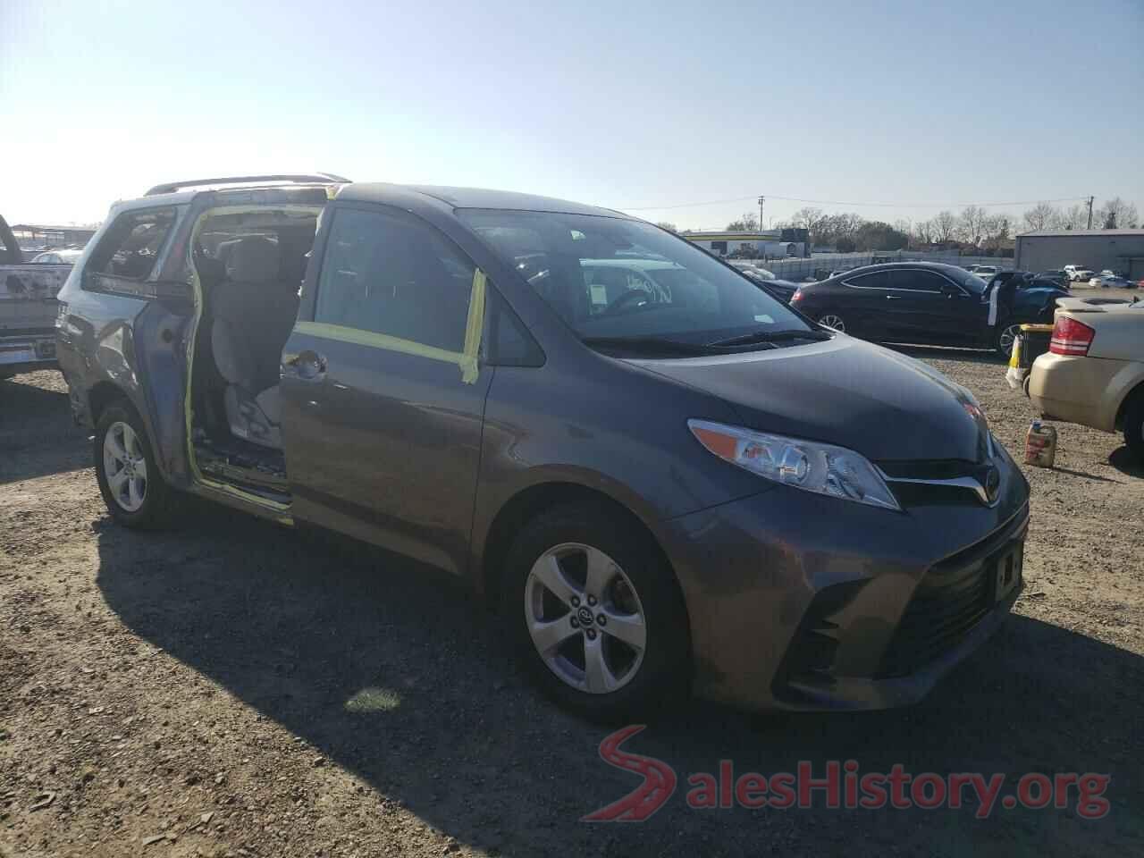 5TDKZ3DCXKS017621 2019 TOYOTA SIENNA