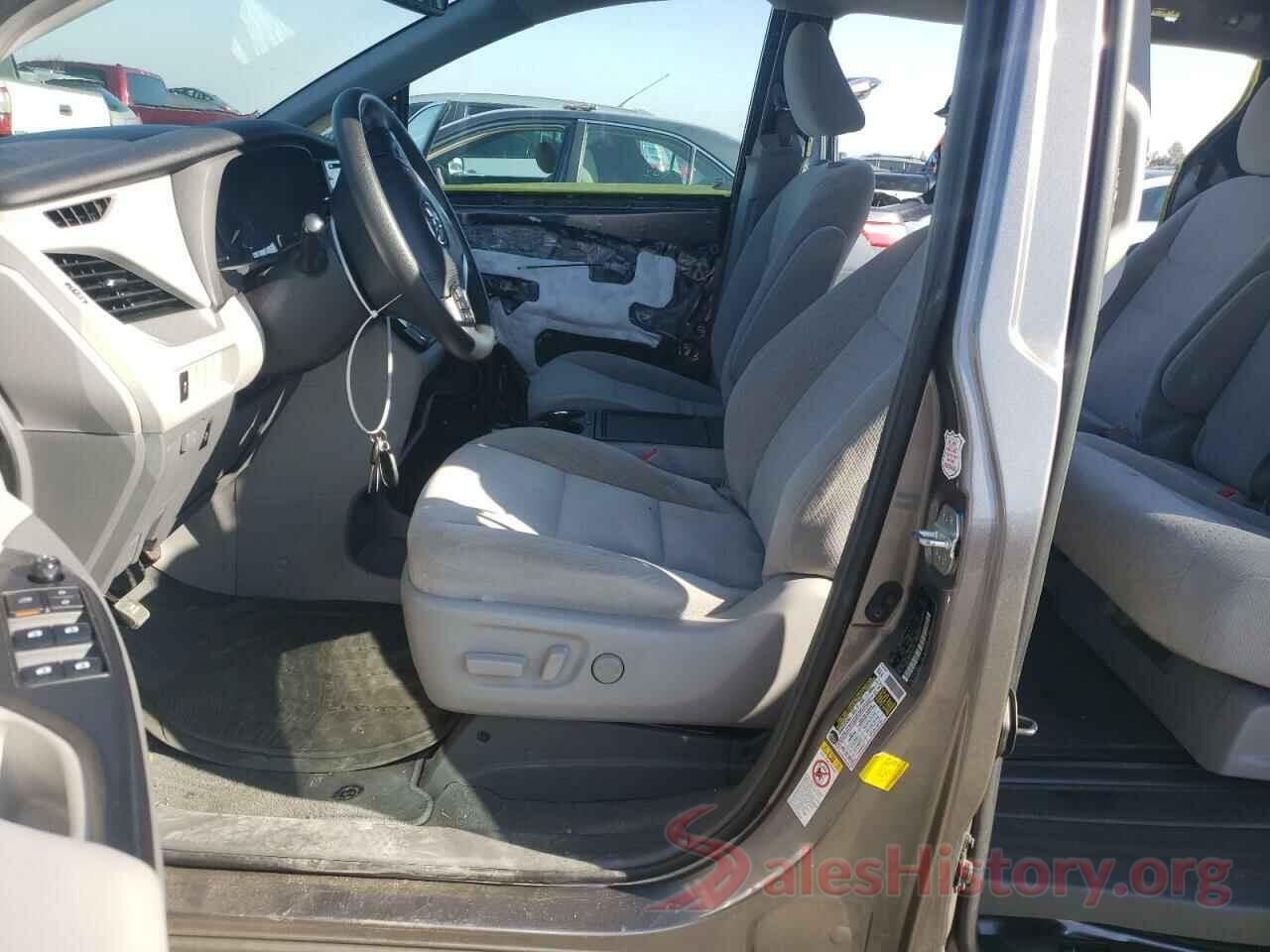 5TDKZ3DCXKS017621 2019 TOYOTA SIENNA