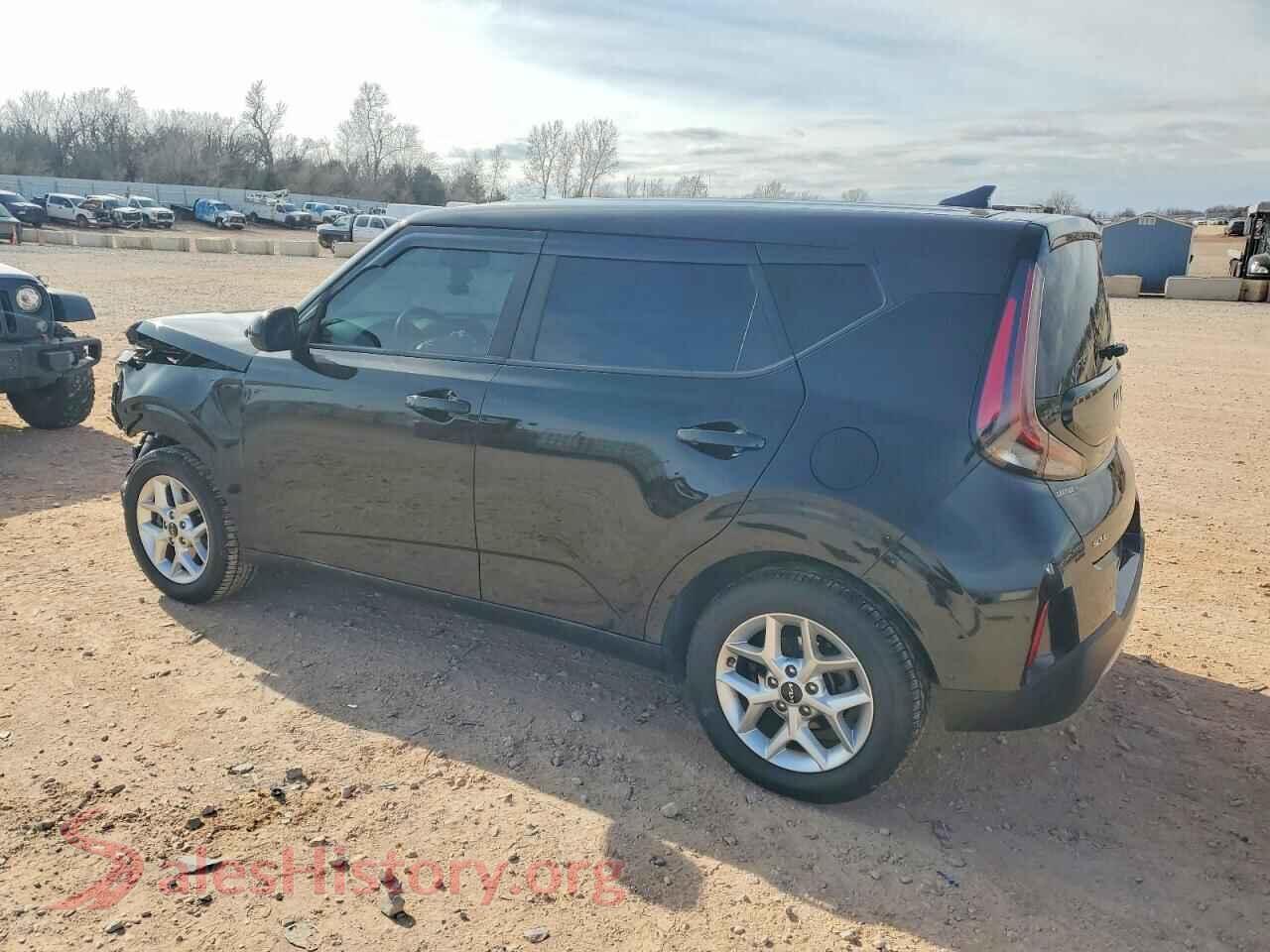 2023 KIA SOUL VIN KNDJ23AU0P7882743, front view