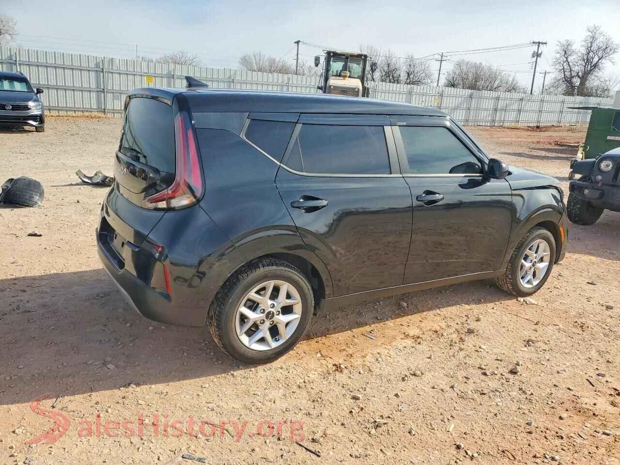 2023 KIA SOUL VIN KNDJ23AU0P7882743, right side view