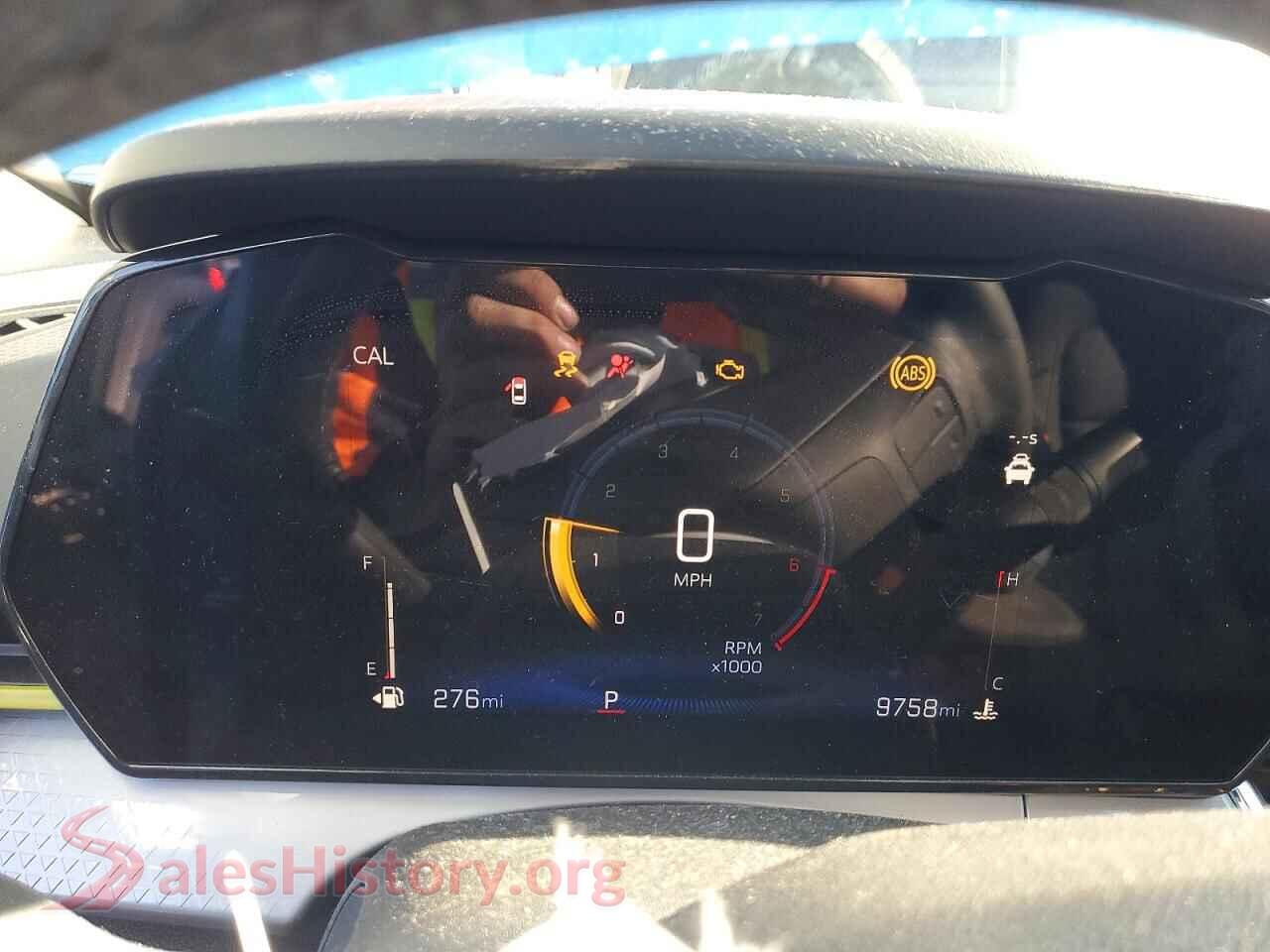 2025 CHEVROLET TRAX VIN KL77LHEP6SC035215, interior center console