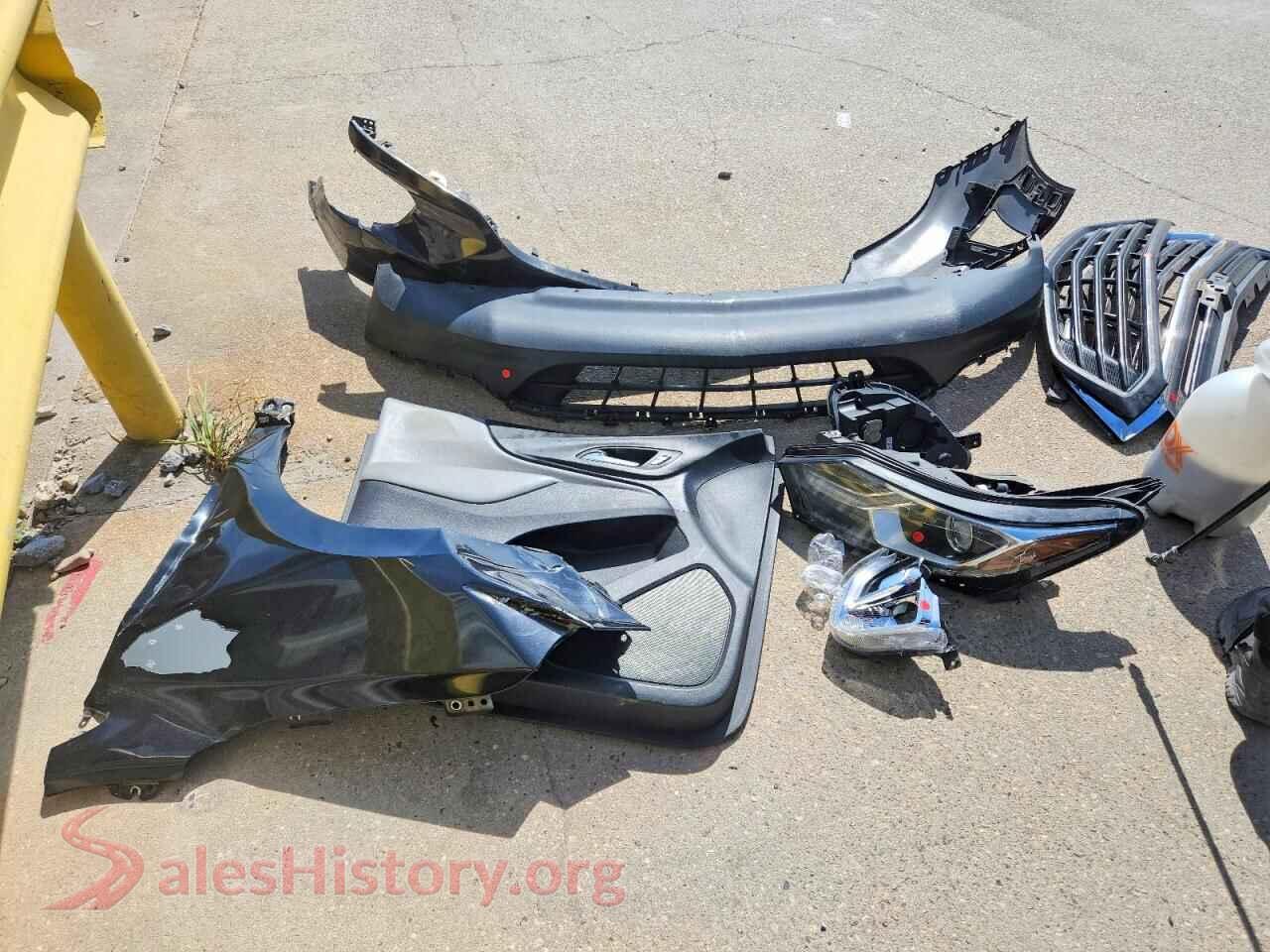 2020 CHEVROLET EQUINOX VIN 2GNAXUEV3L6110748, trunk area