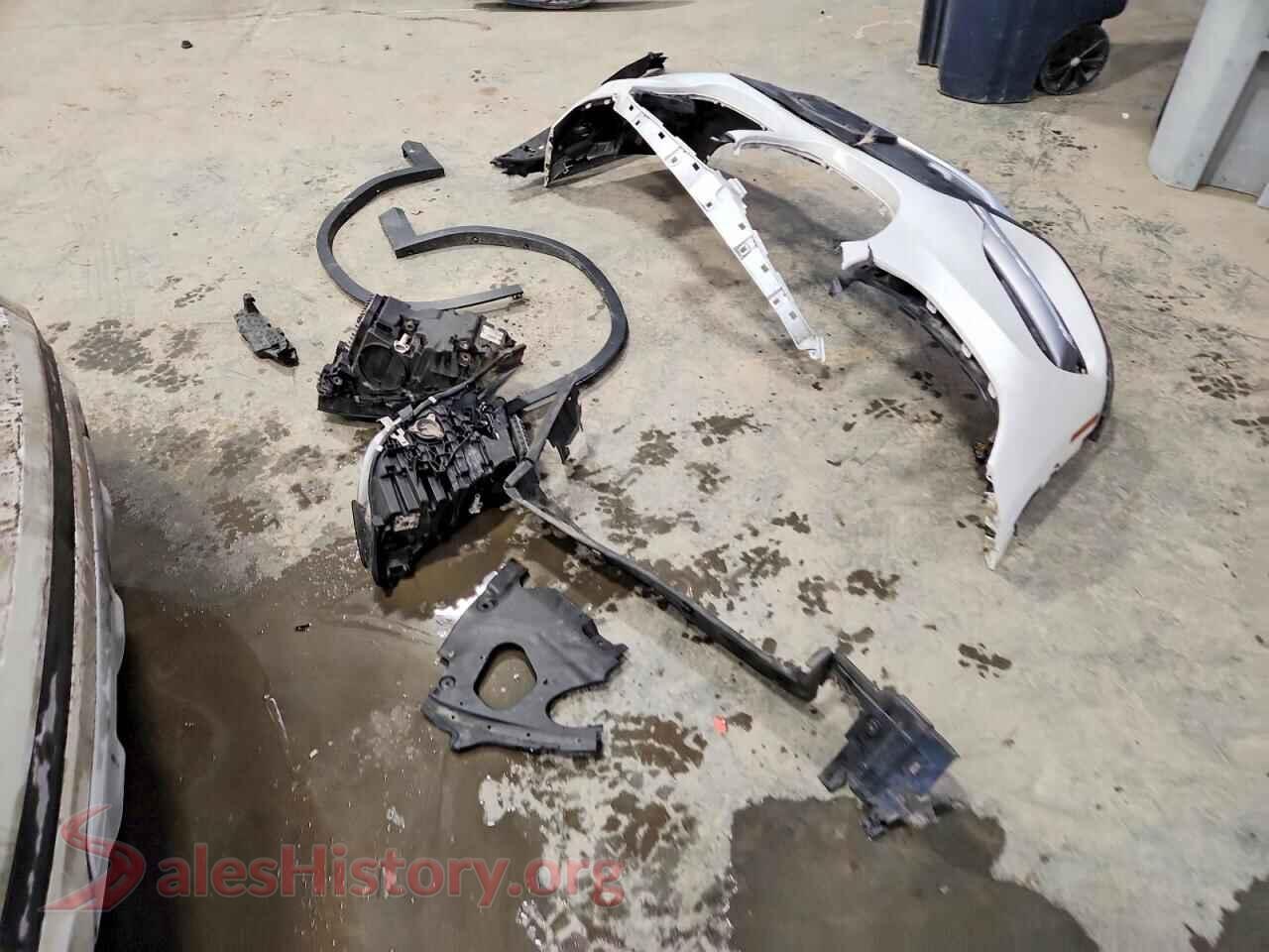 2018 BMW X3 VIN 5UXTR9C52JLD61214, trunk area