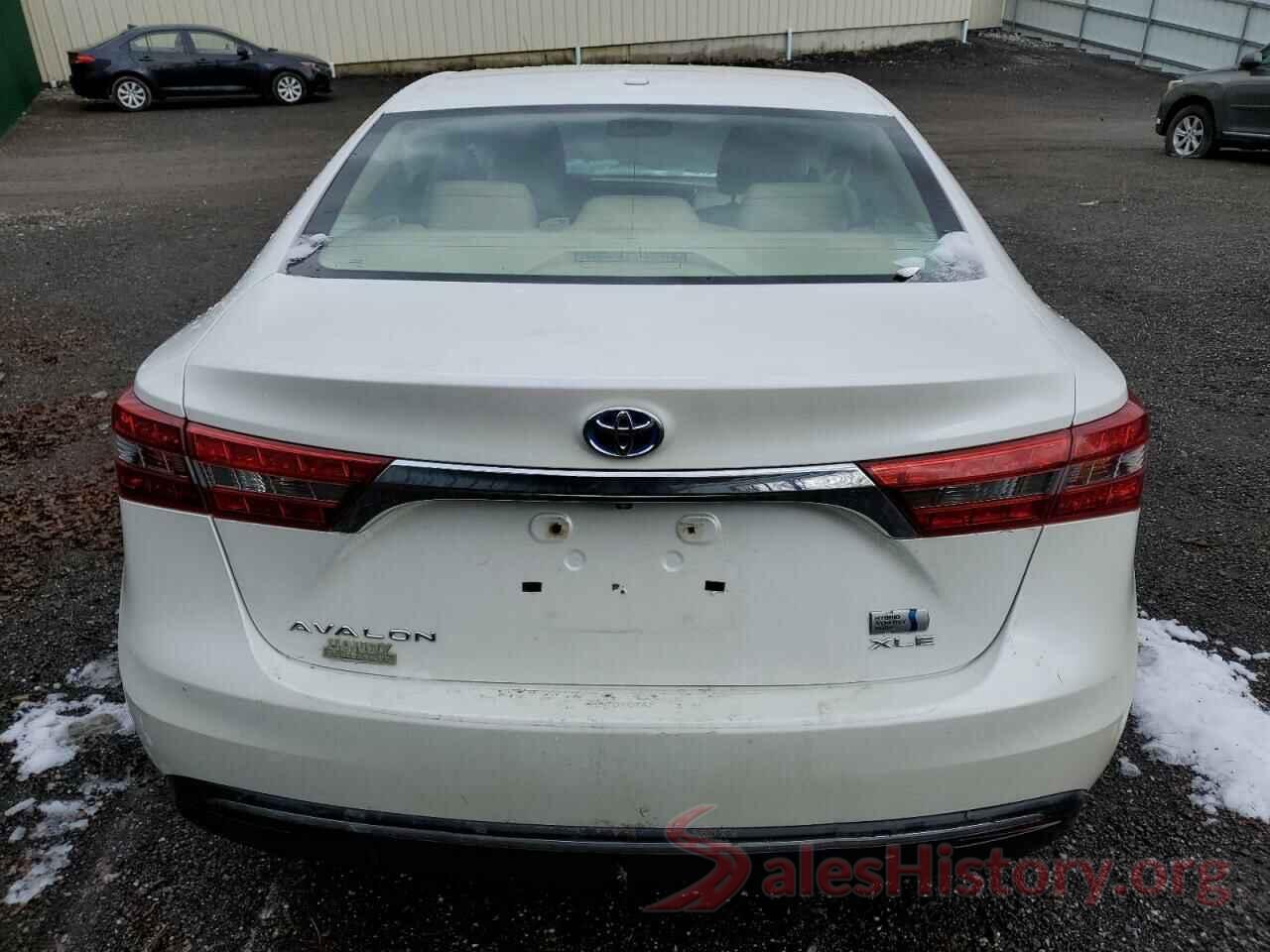 4T1BD1EB8JU063978 2018 TOYOTA AVALON