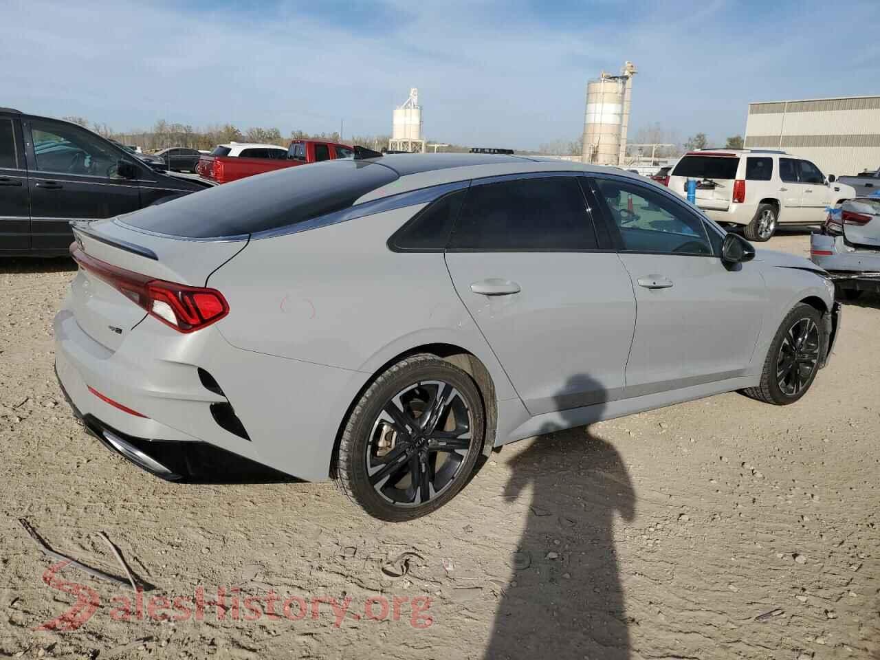 2021 KIA K5 VIN 5XXG64J28MG061637, right side view