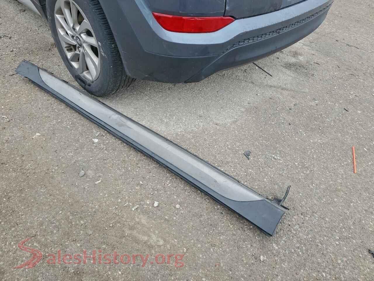 2017 HYUNDAI TUCSON VIN KM8J33A48HU439736, trunk area