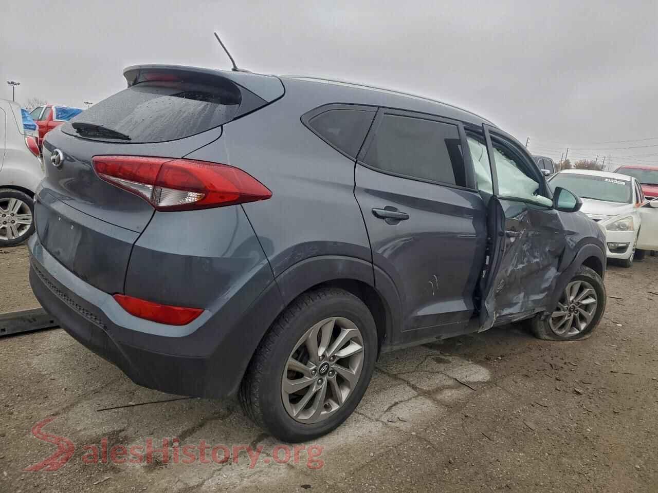 2017 HYUNDAI TUCSON VIN KM8J33A48HU439736, right side view