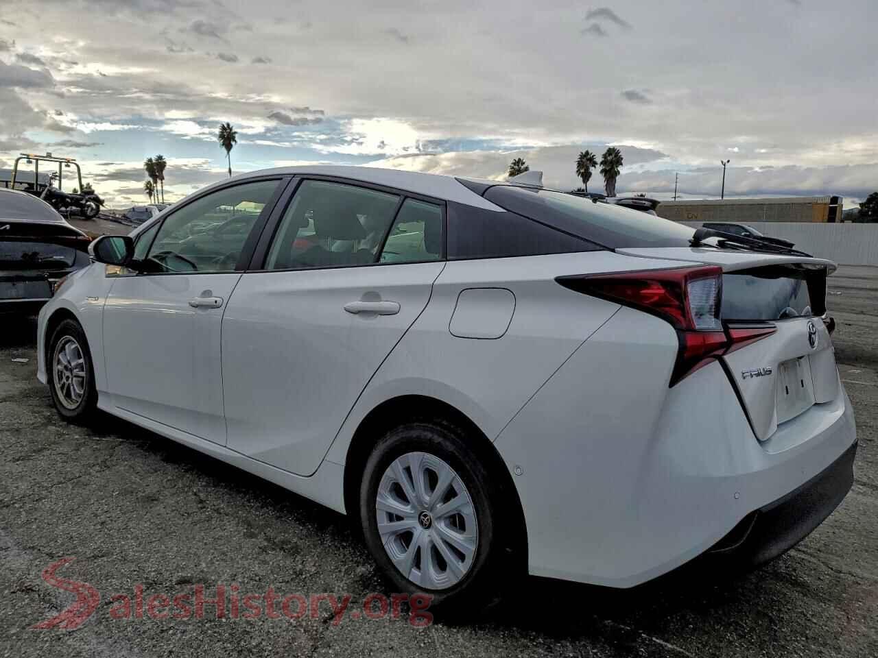 2019 TOYOTA PRIUS VIN JTDKARFUXK3099772, front view