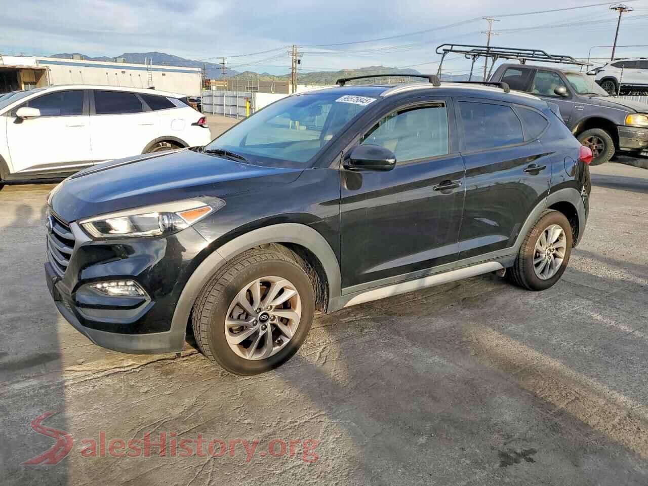 2017 HYUNDAI TUCSON VIN KM8J33A49HU460868, auction photo