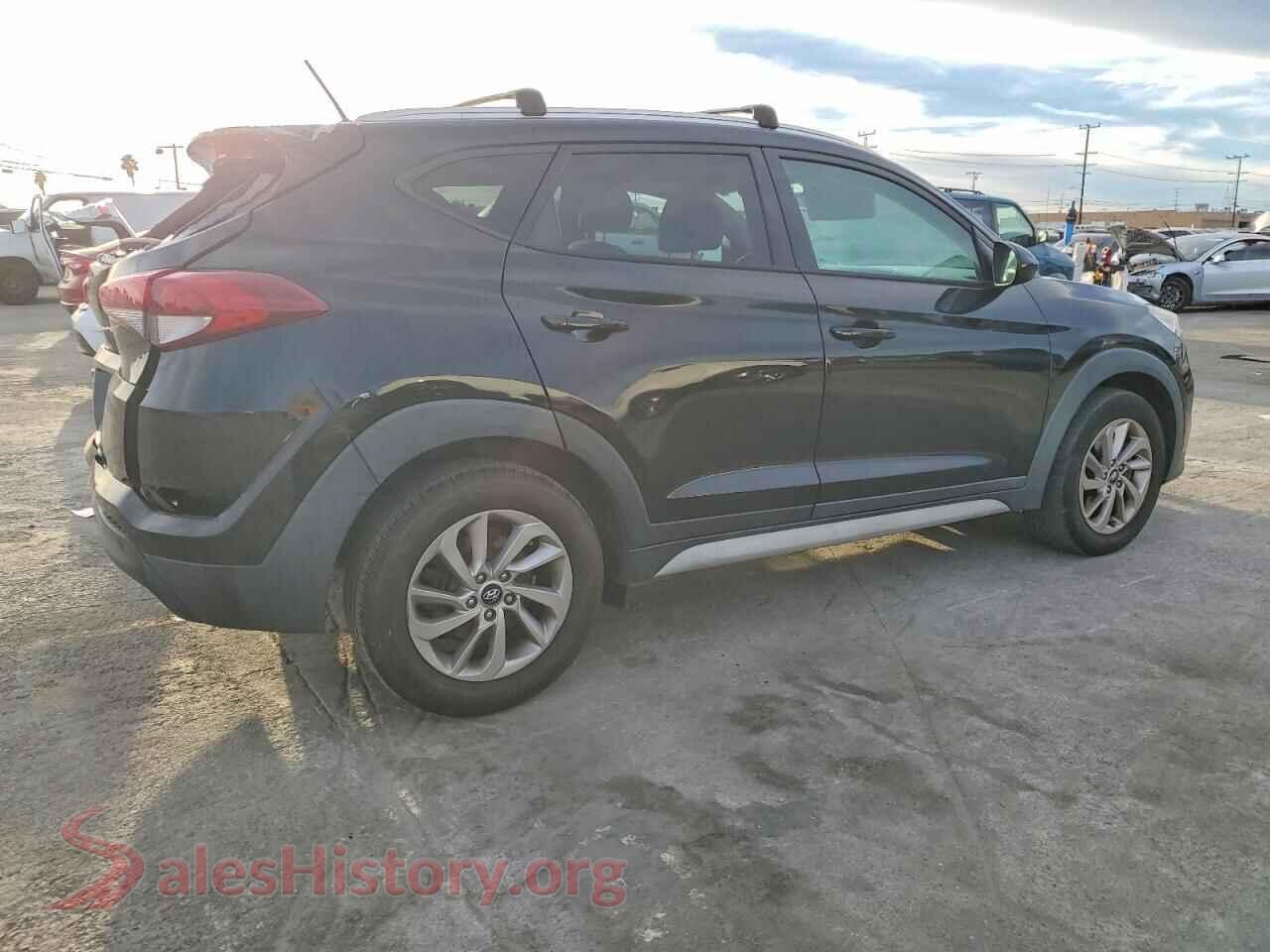 2017 HYUNDAI TUCSON VIN KM8J33A49HU460868, right side view