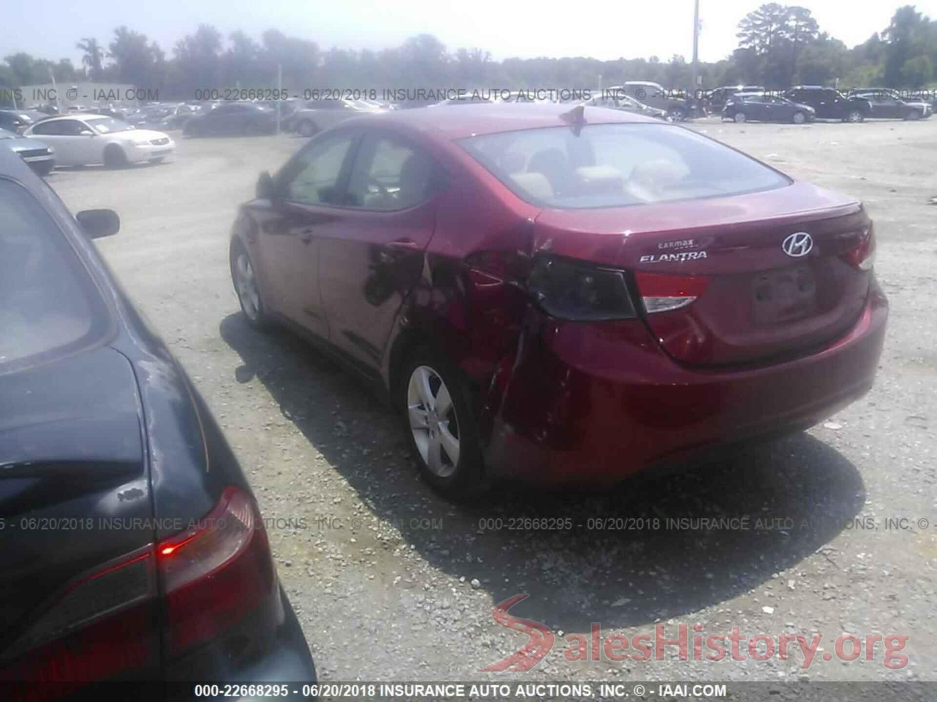 5NPDH4AE2DH326208 2013 Hyundai Elantra