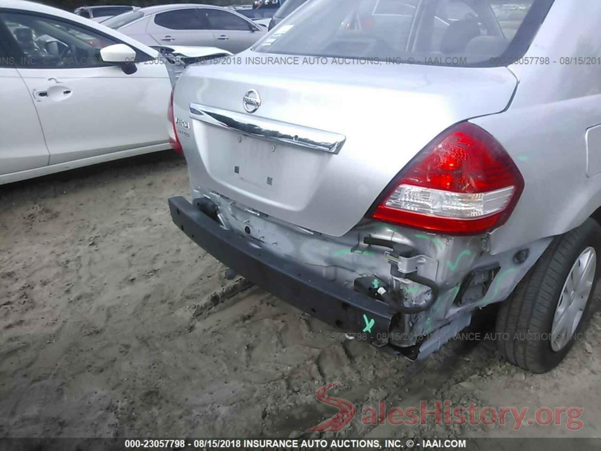 3N1BC1AP2BL452977 2011 Nissan Versa