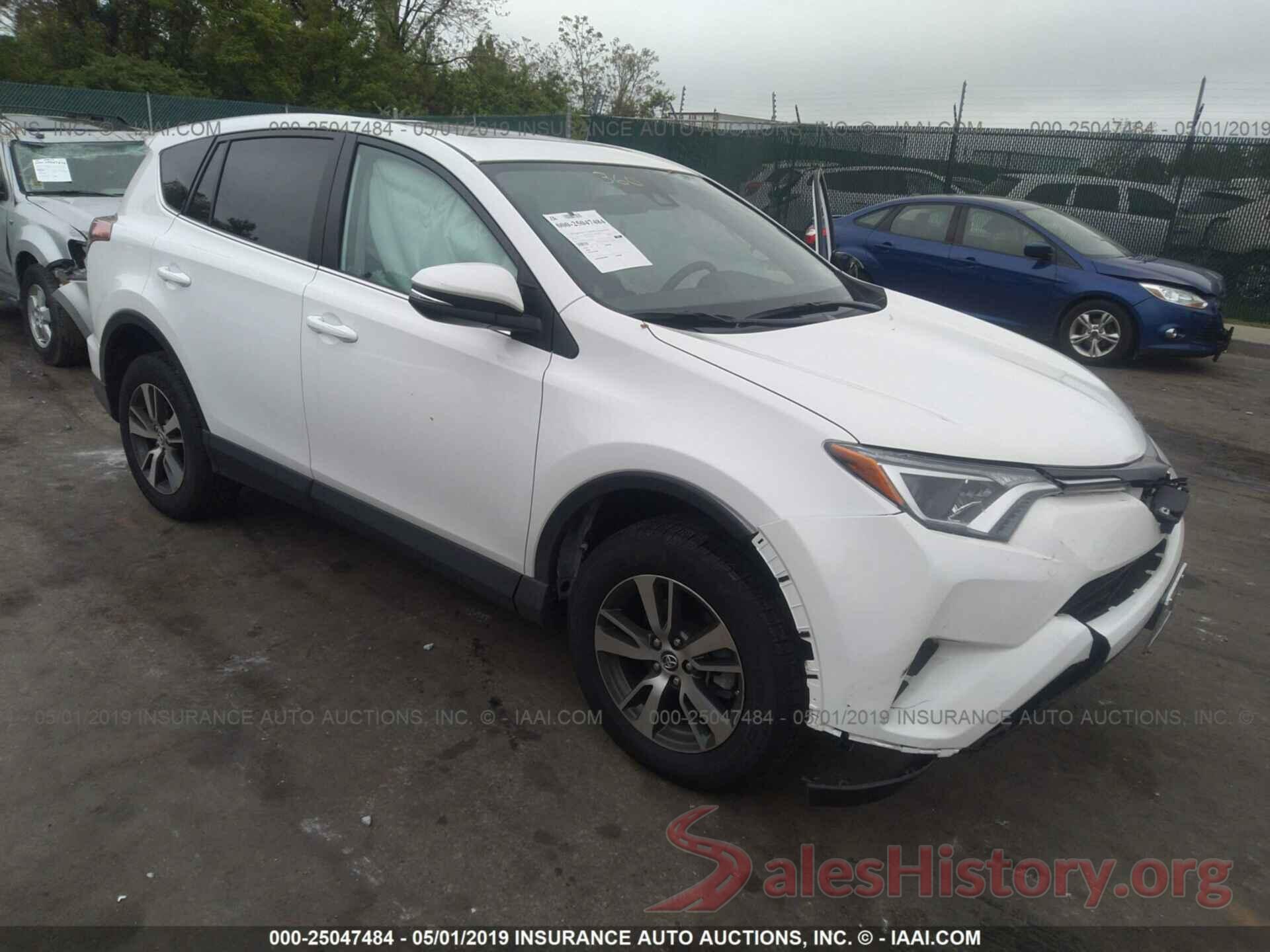 2T3RFREV6JW812236 2018 TOYOTA RAV4