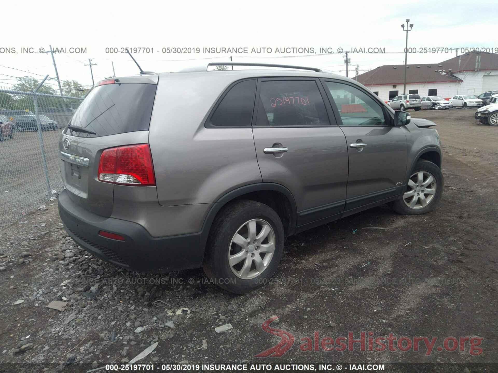 5XYKTCA17BG055177 2011 KIA SORENTO