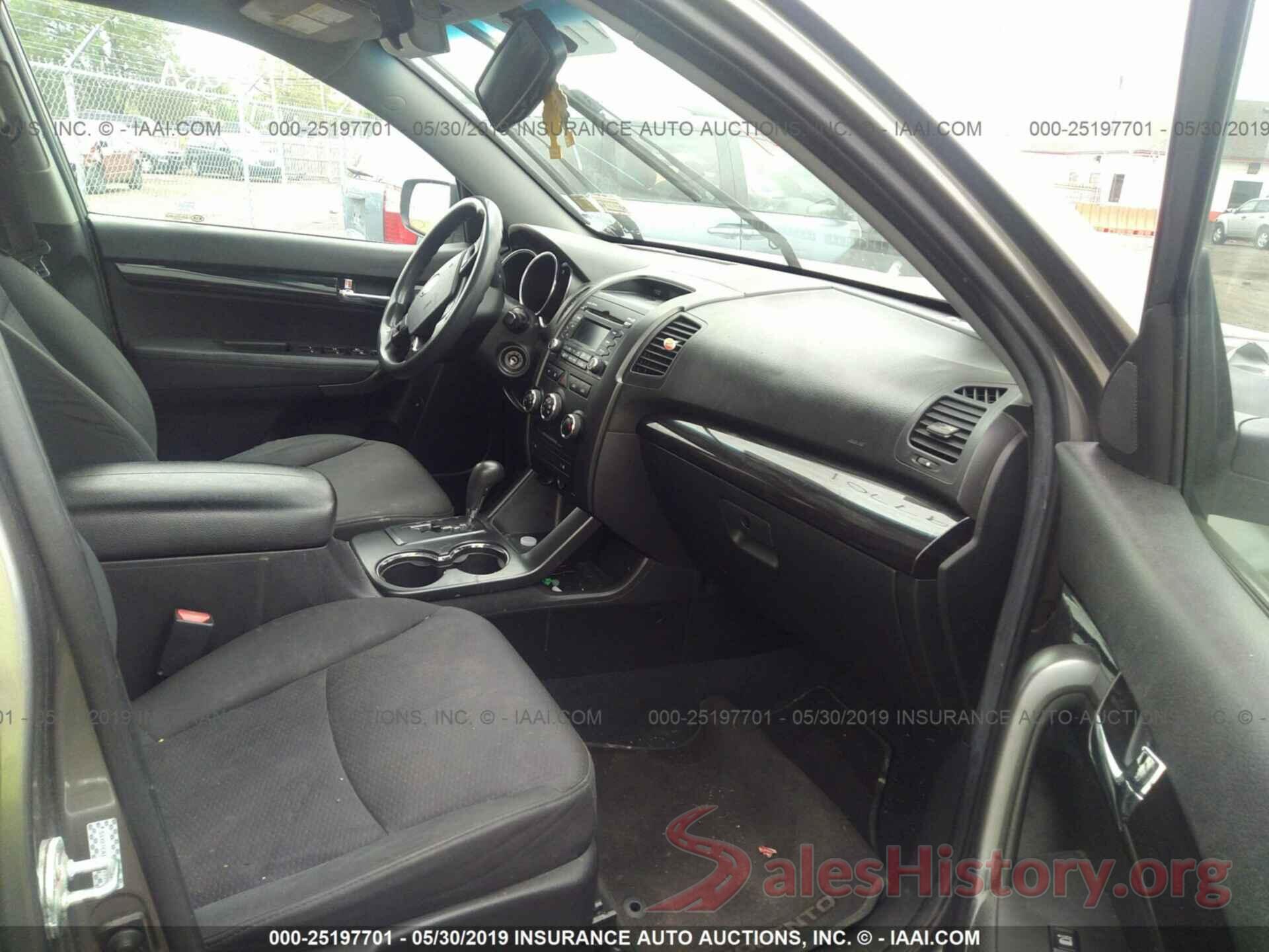 5XYKTCA17BG055177 2011 KIA SORENTO