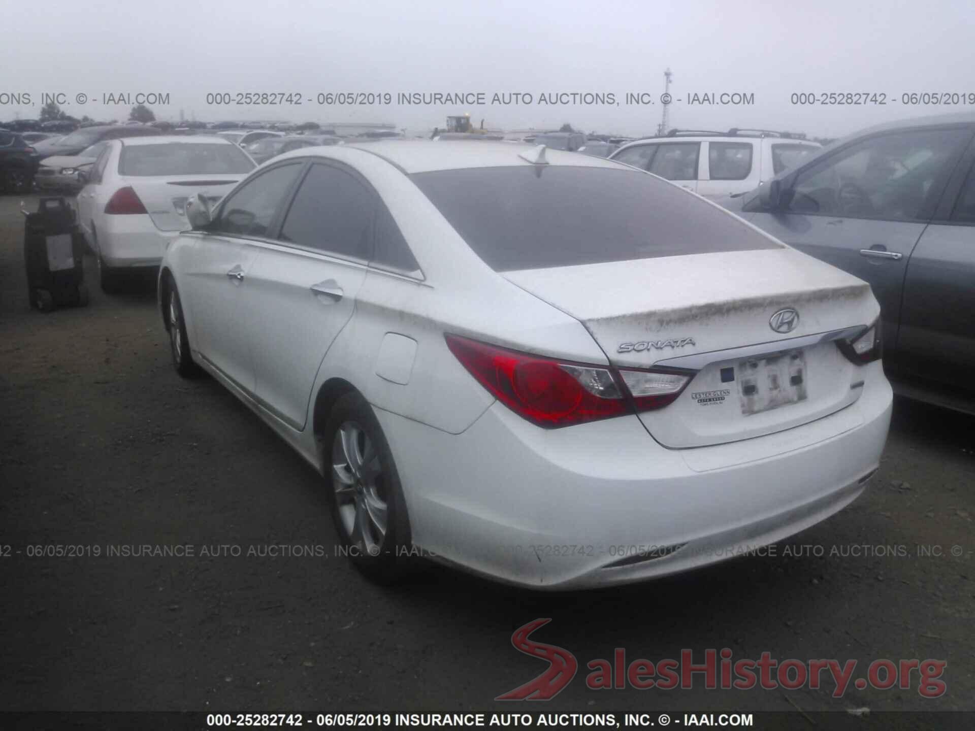 5NPEC4AC2BH307513 2011 HYUNDAI SONATA