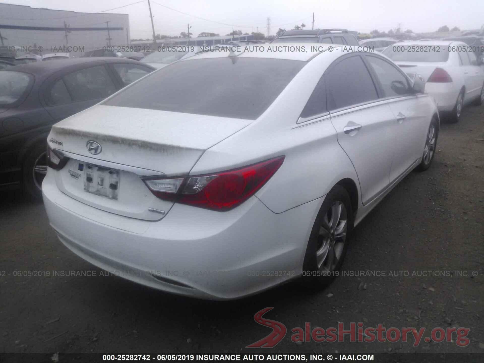 5NPEC4AC2BH307513 2011 HYUNDAI SONATA