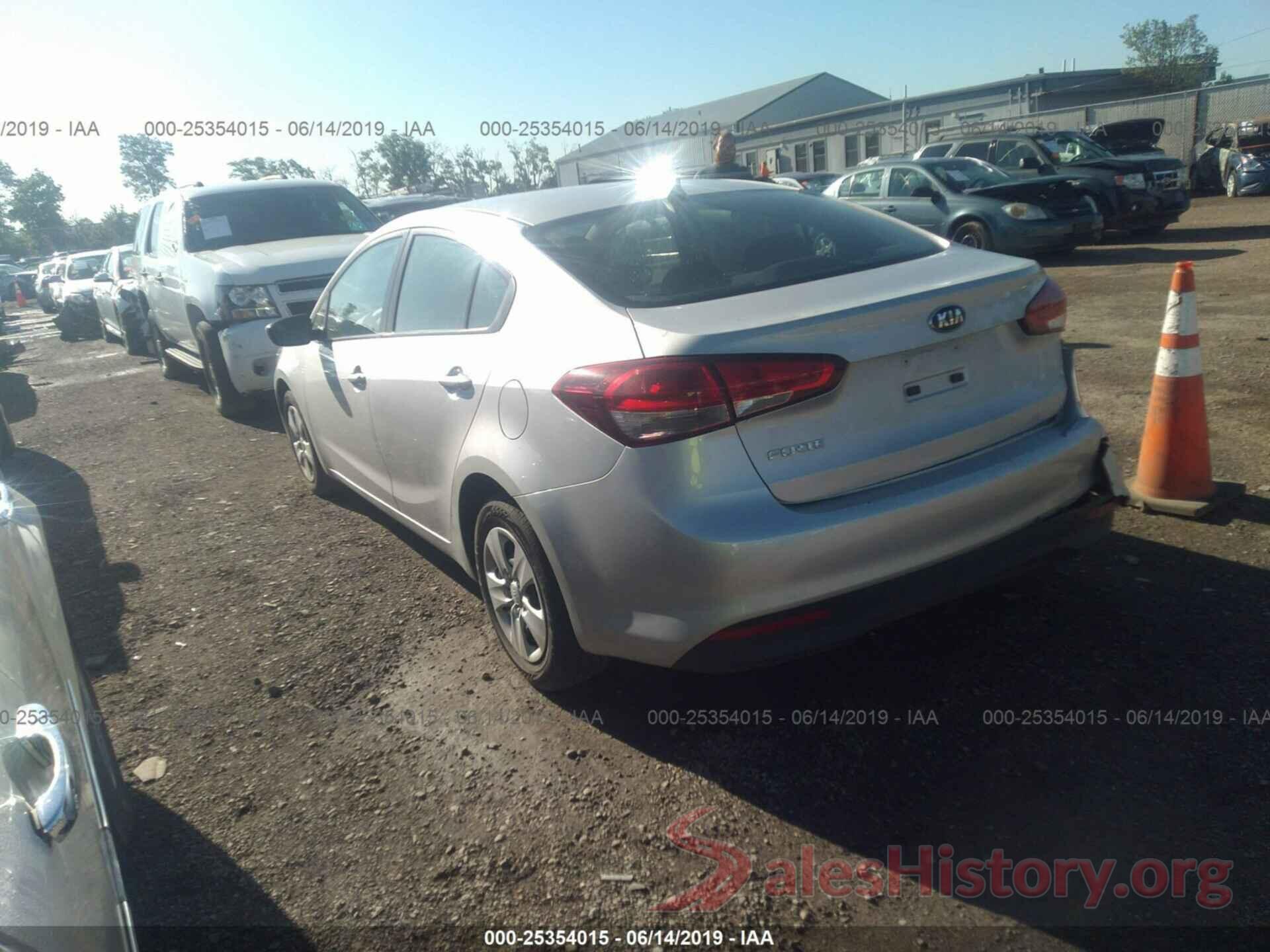 3KPFK4A78HE160105 2017 KIA FORTE