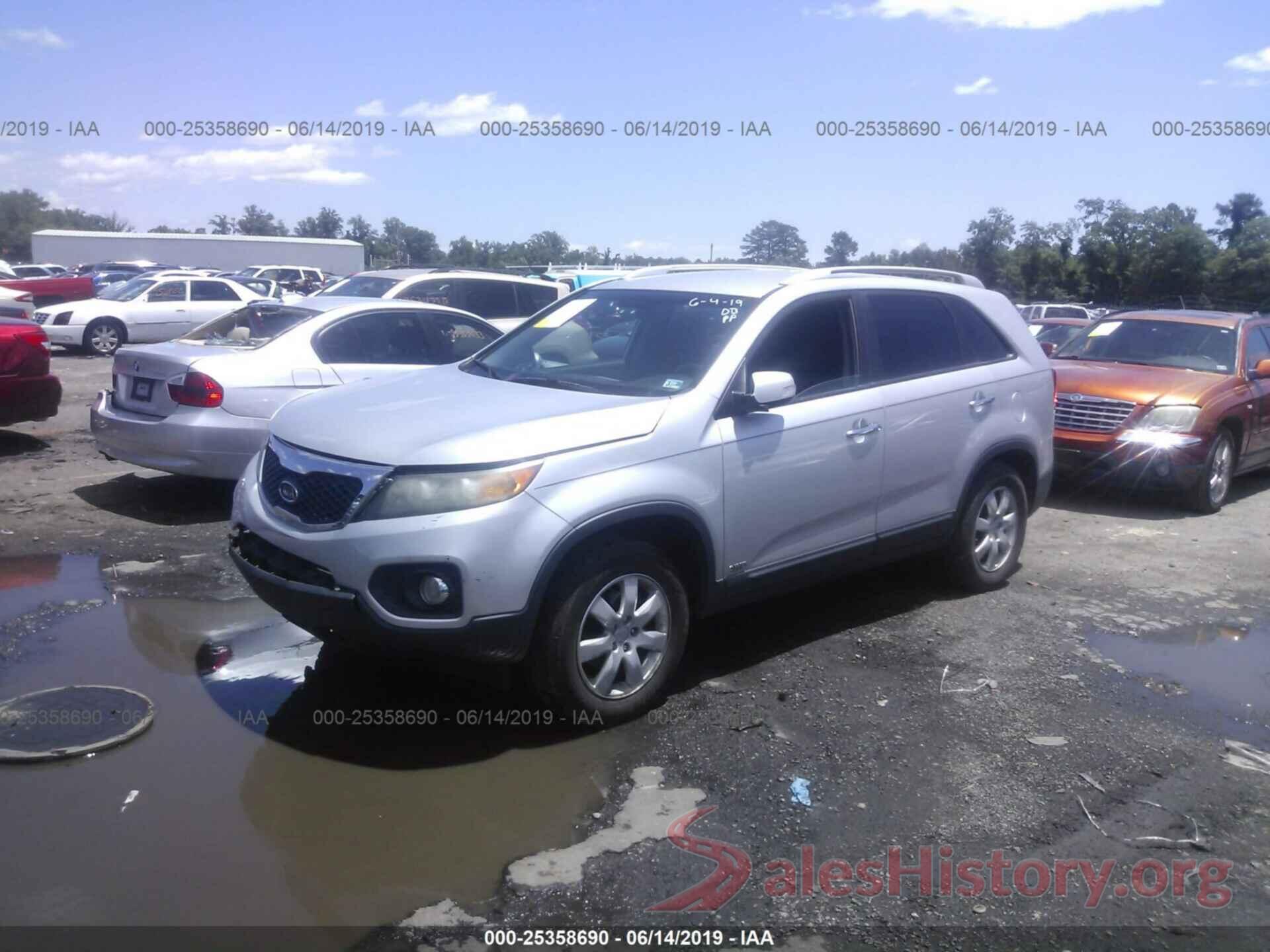 5XYKTCA10BG140717 2011 KIA SORENTO