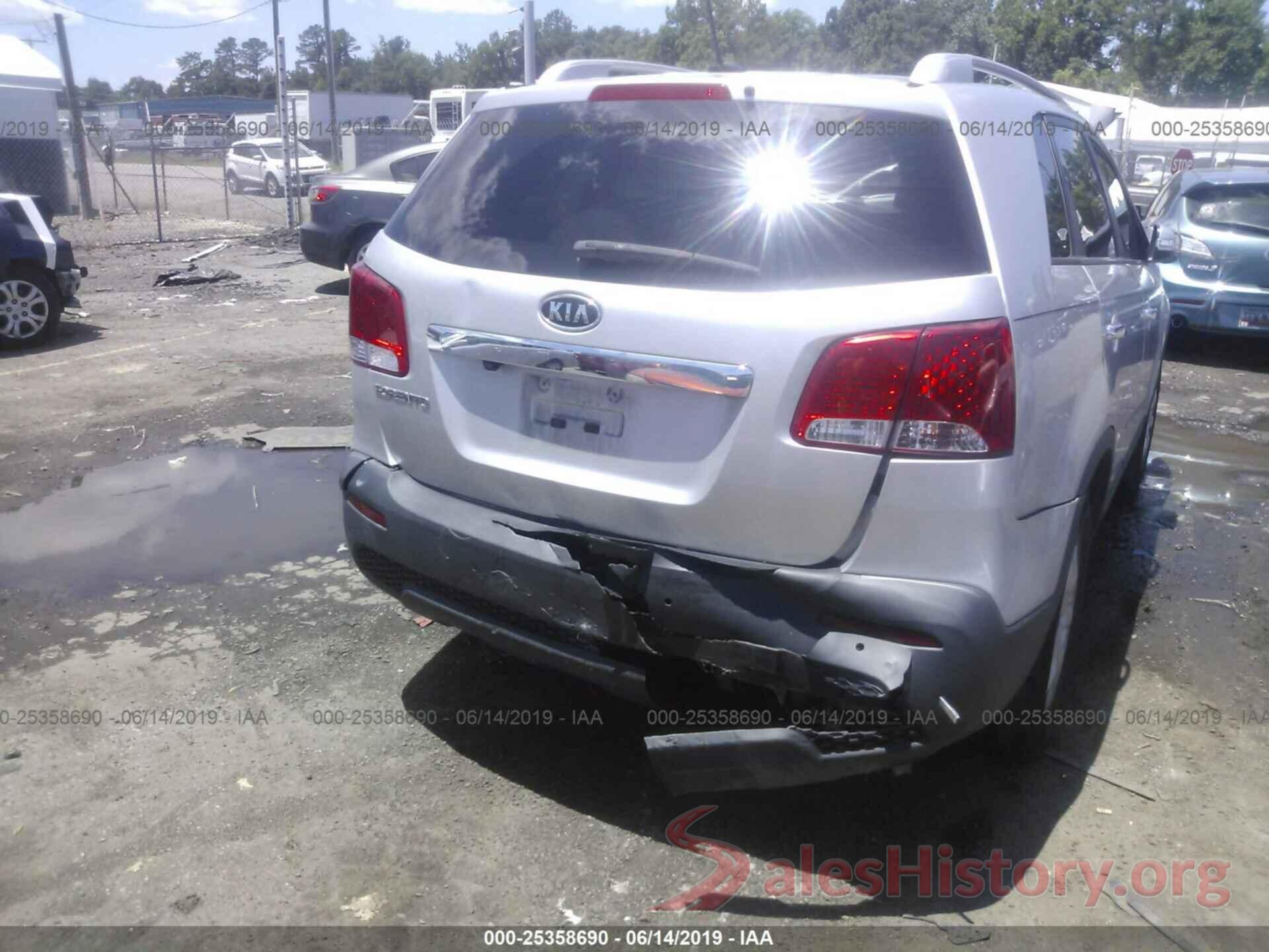 5XYKTCA10BG140717 2011 KIA SORENTO