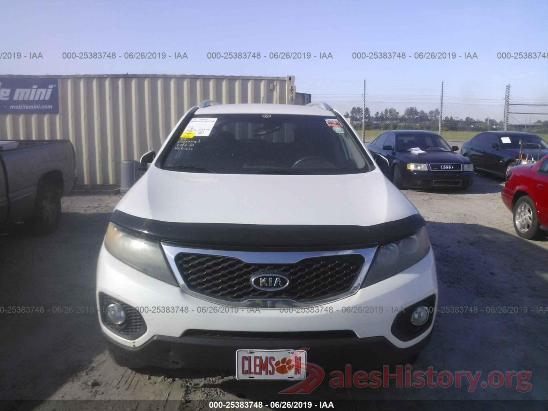 5XYKT3A17BG108704 2011 KIA SORENTO