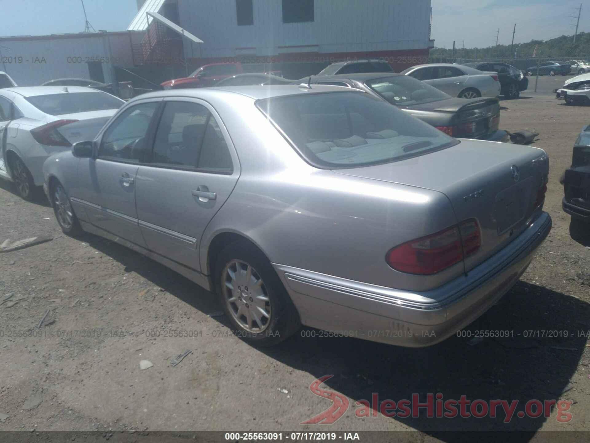 WDBJF65J4YB057789 2000 MERCEDES-BENZ E