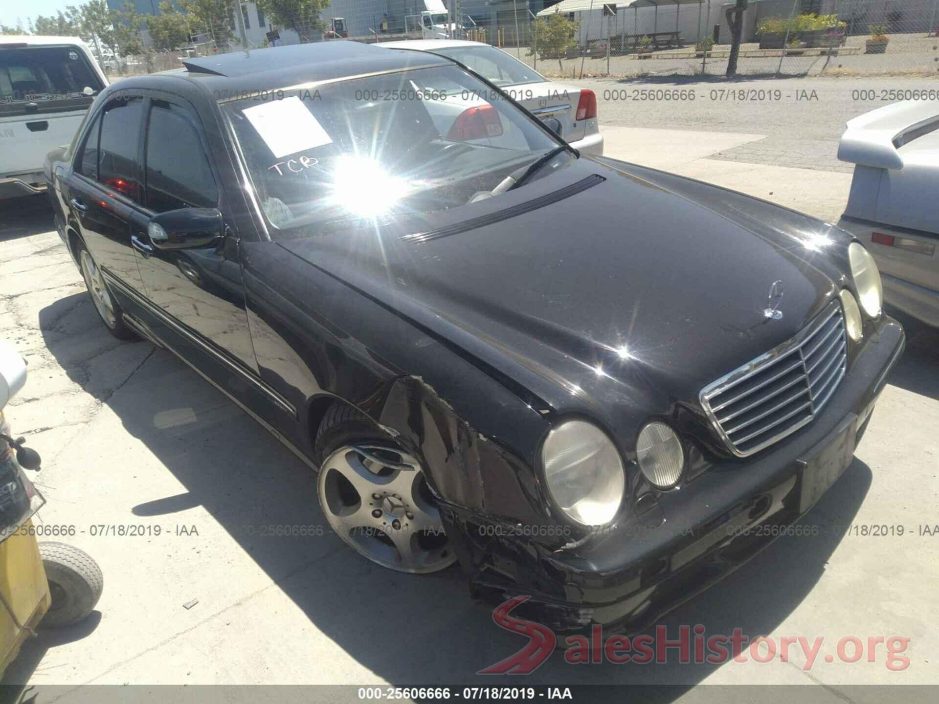 WDBJF70J61B213267 2001 MERCEDES-BENZ E