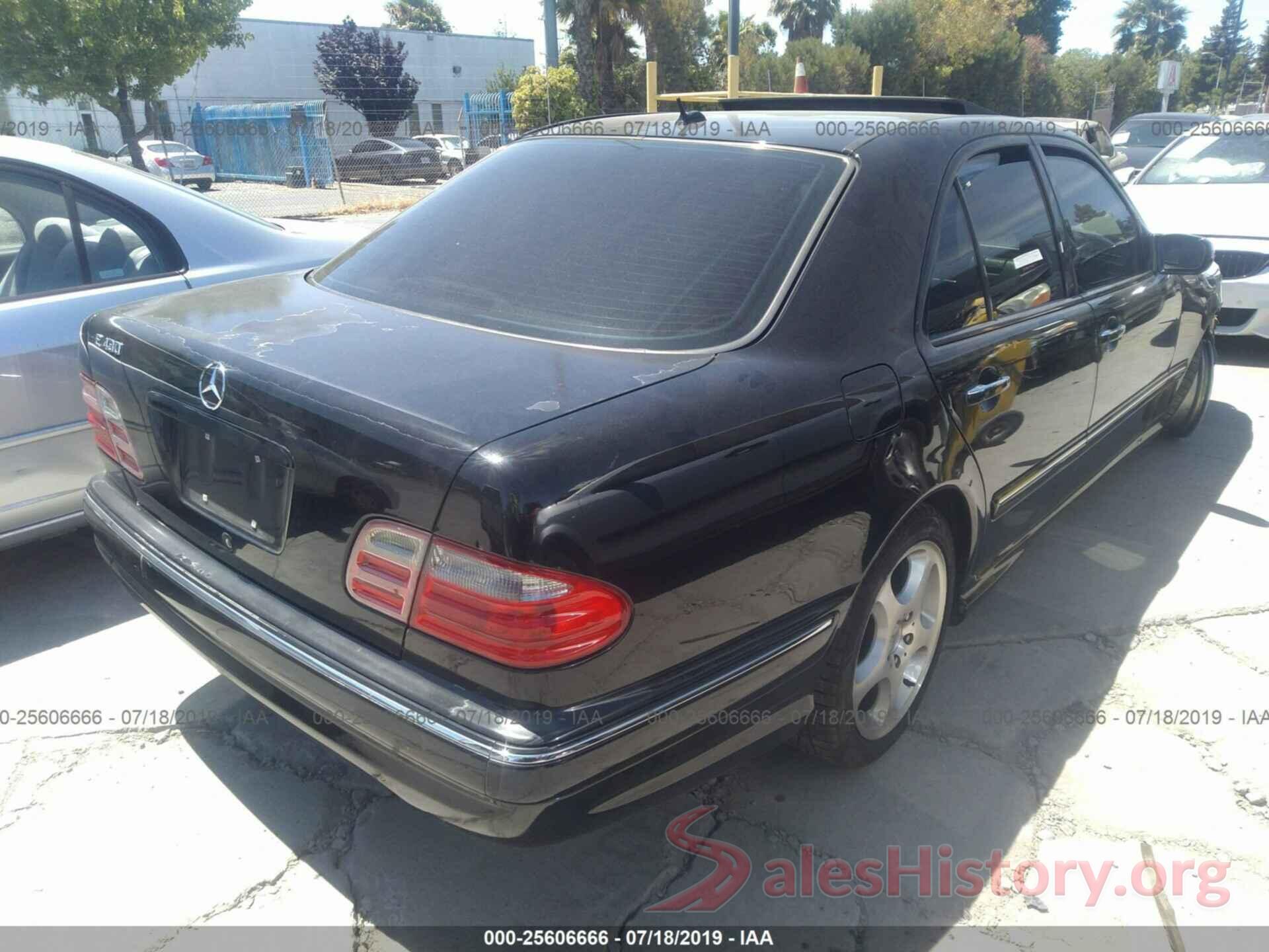 WDBJF70J61B213267 2001 MERCEDES-BENZ E