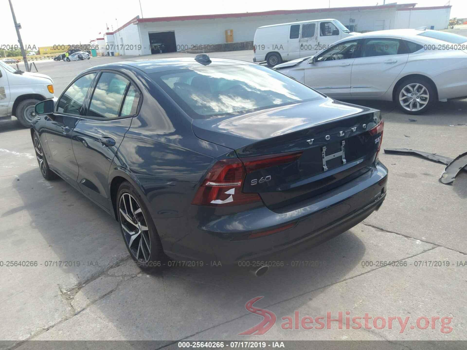 7JRA22TK3KG015031 2019 VOLVO S60