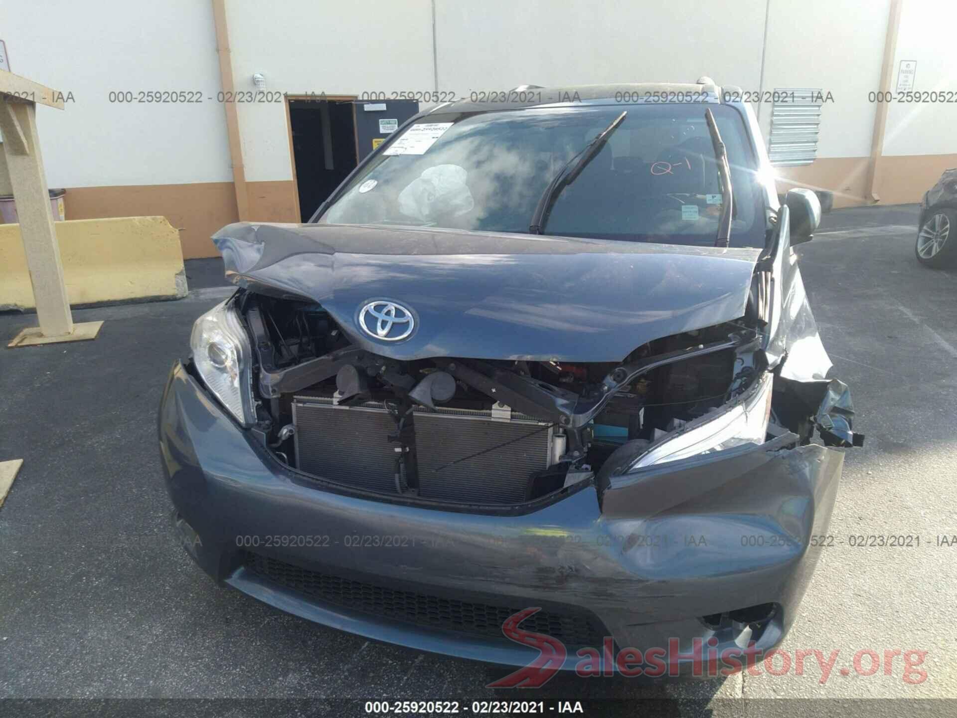 5TDKZ3DC0HS854791 2017 TOYOTA SIENNA